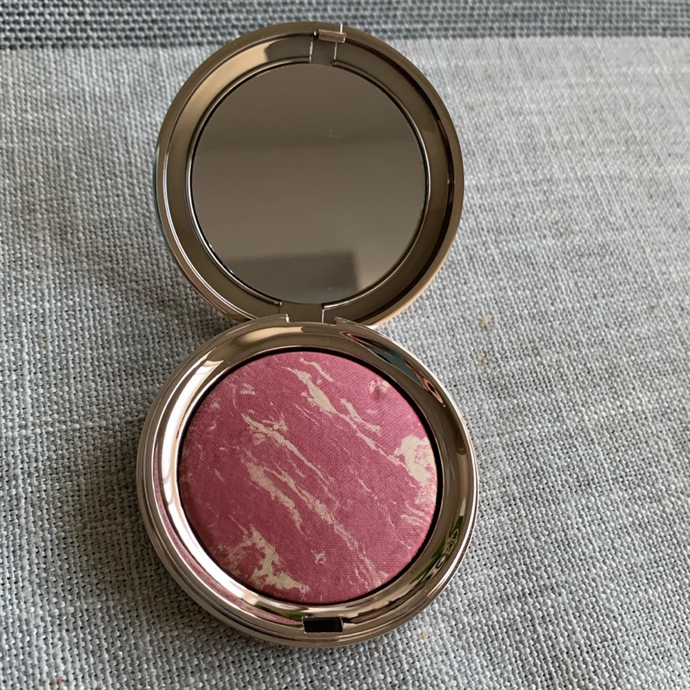 Face blush